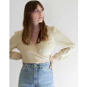 Levi’s Gabi V Neck NWT XS